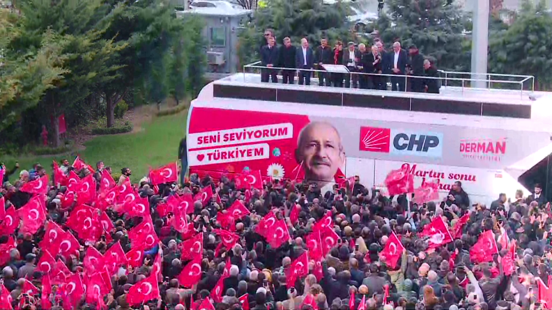 CHP li 81 bajarên Tirkiyeyê xwenîşandan dike